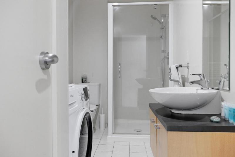 City Verve 2BR Apt with City Views and Wi-Fi - image 12