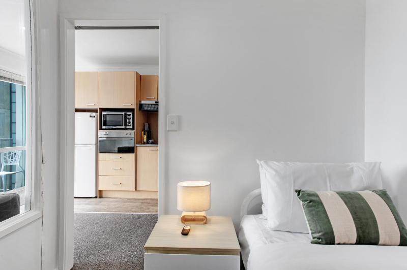 City Verve 2BR Apt with City Views and Wi-Fi - image 7