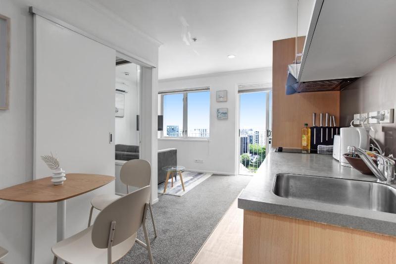 City Verve 2BR Apt with City Views and Wi-Fi - image 13