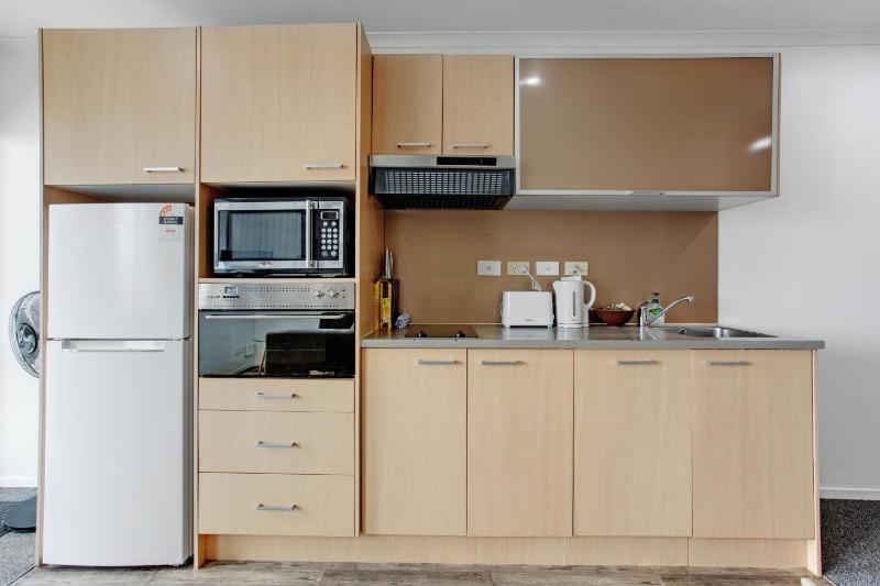 City Verve 2BR Apt with City Views and Wi-Fi - image 1