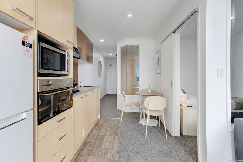 City Verve 2BR Apt with City Views and Wi-Fi - image 16