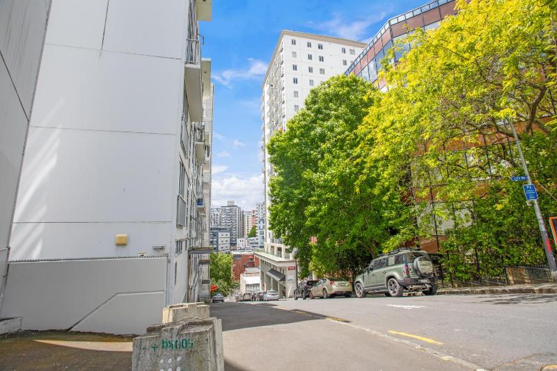 City Verve 2BR Apt with City Views and Wi-Fi - image 14
