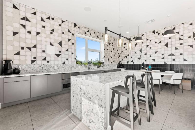 The Downtown Haven Suite 1Mile to Dodger Stadium - image 9