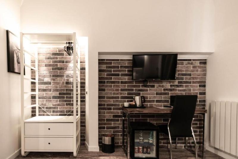 Deluxe Double or Twin Room image 3