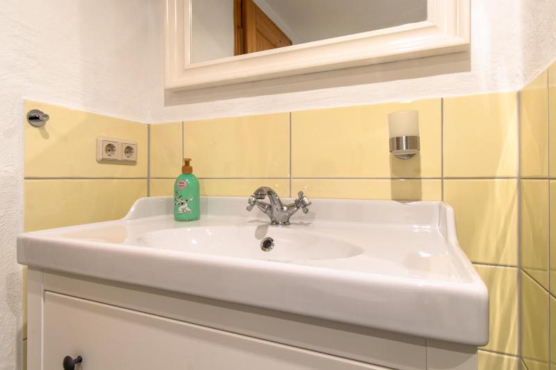 Comfort One-Bedroom Apartment image 4