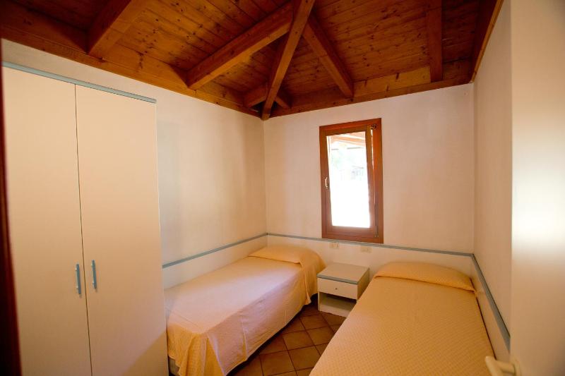Bungalow (6 Adults) image 4