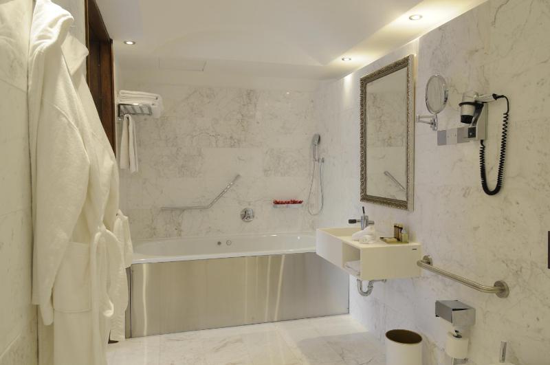 Superior Double Room image 2