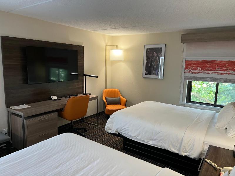Queen Suite with Two Queen Beds - Non-Smoking image 4