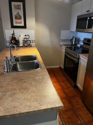 Town Plaza Suites by Golden Dreams - image 16