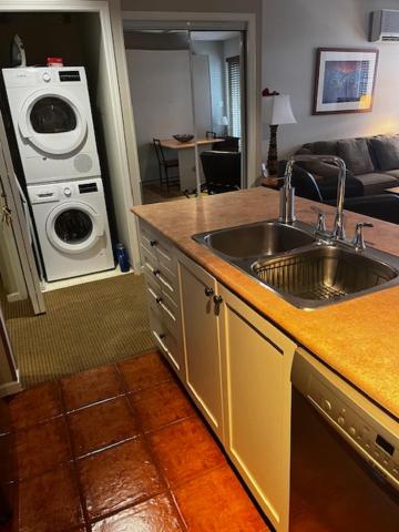 Town Plaza Suites by Golden Dreams - image 26