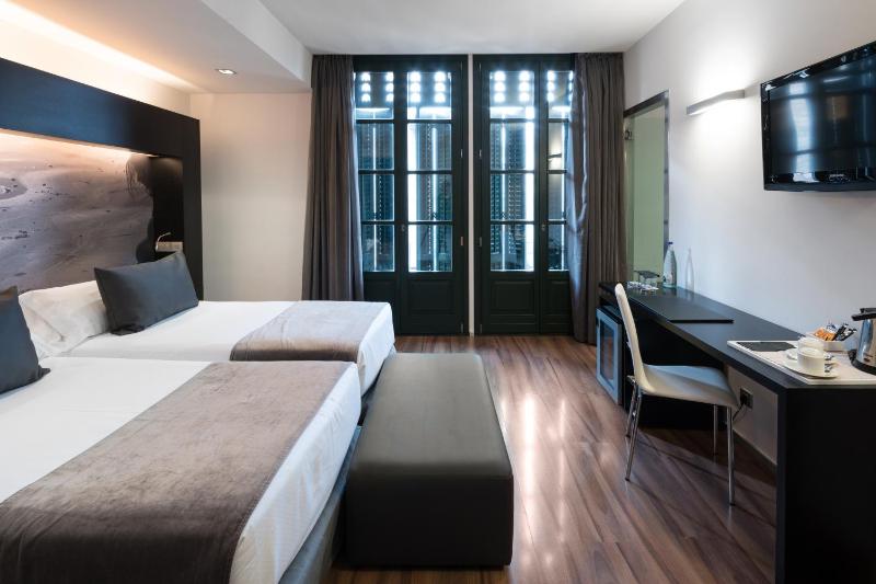 Superior Double or Twin Room image 4