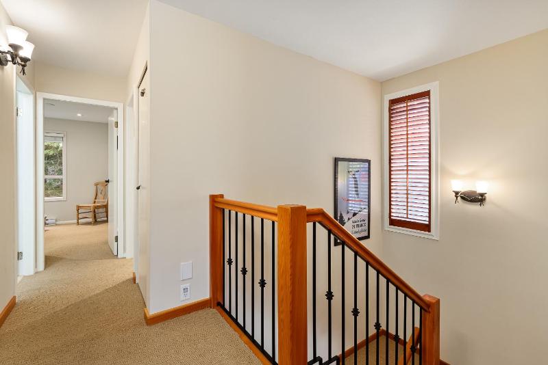 4BR | Blueberry Hill Estates | Lake View | Tranquil Setting | Gourmet Kitchen | Family-Sized - image 19