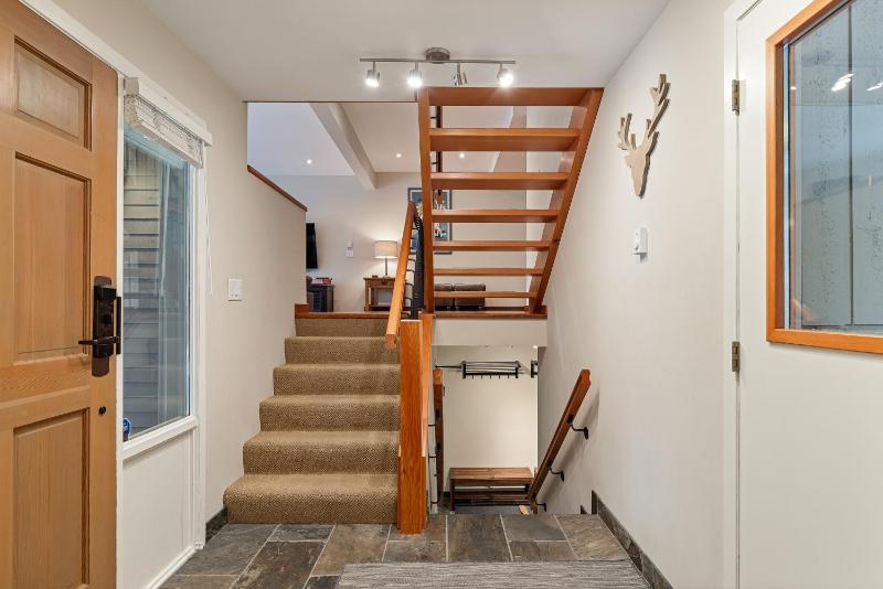 4BR | Blueberry Hill Estates | Lake View | Tranquil Setting | Gourmet Kitchen | Family-Sized - image 16