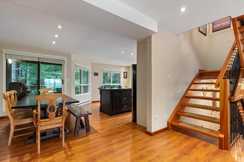 4BR | Blueberry Hill Estates | Lake View | Tranquil Setting | Gourmet Kitchen | Family-Sized - image 22