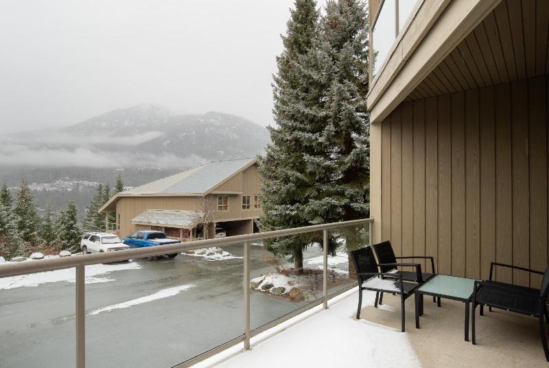 4BR | Blueberry Hill Estates | Lake View | Tranquil Setting | Gourmet Kitchen | Family-Sized - image 8