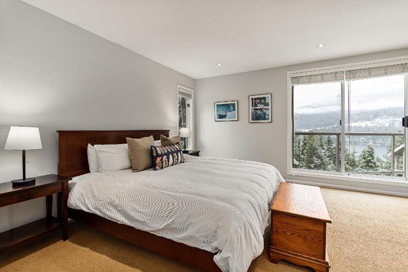 4BR | Blueberry Hill Estates | Lake View | Tranquil Setting | Gourmet Kitchen | Family-Sized - image 30