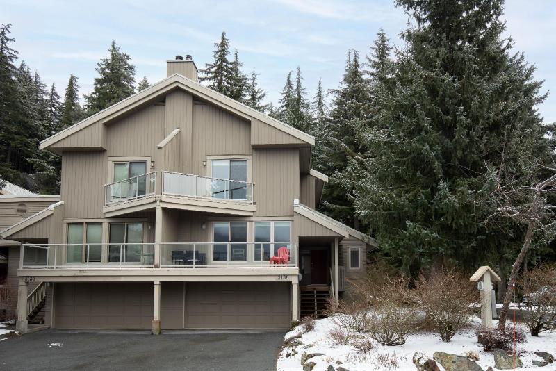 4BR | Blueberry Hill Estates | Lake View | Tranquil Setting | Gourmet Kitchen | Family-Sized - image 5