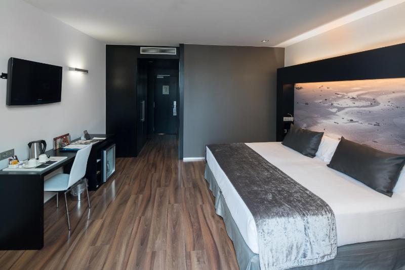 Superior Double Room with Terrace and Private Pool image 4