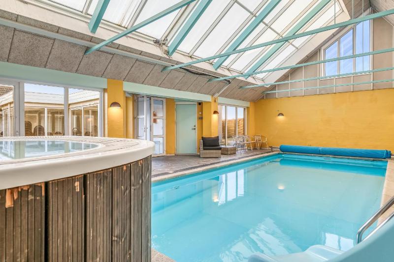 Large Holiday Home With Pool And Spa In The Middle Of Blokhus Town Close To The North Sea - image 18