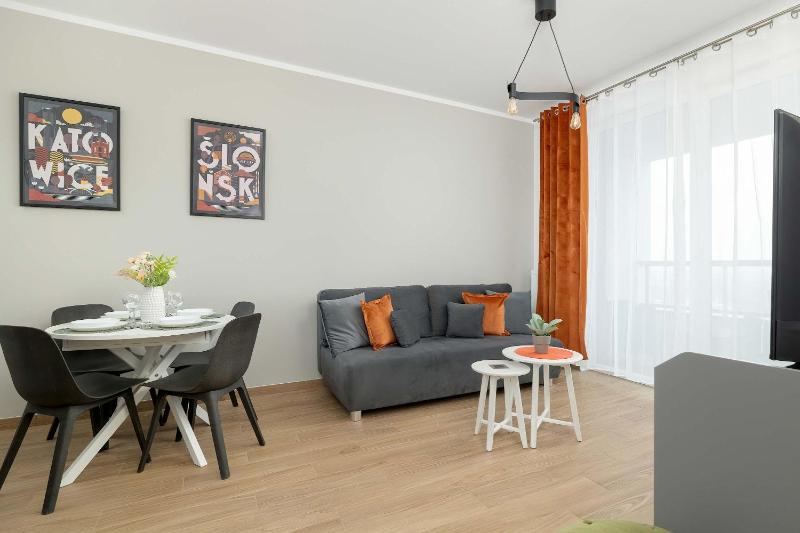 Nowoczesny Apartament z Parkingiem w Atrakcyjnej Lokalizacji Katowic by Noclegi Renters - image 1