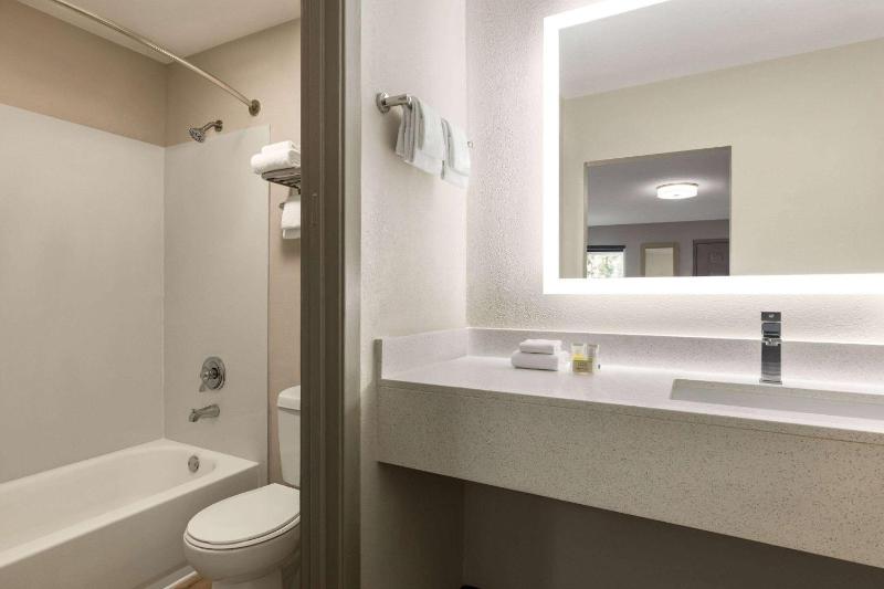 Days Inn by Wyndham Memphis at Graceland - image 16