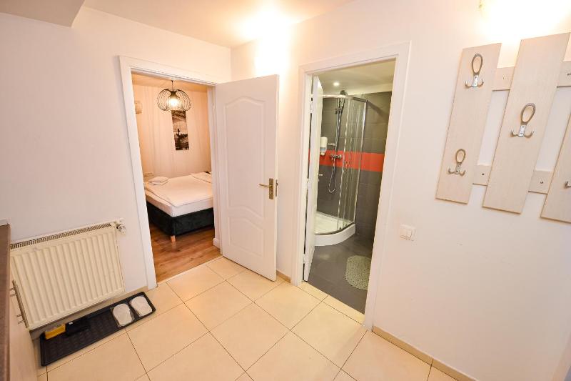 Ideal Accommodation Old Centre - image 10