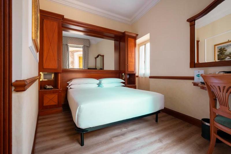 Double Room with Private External Bathroom image 1