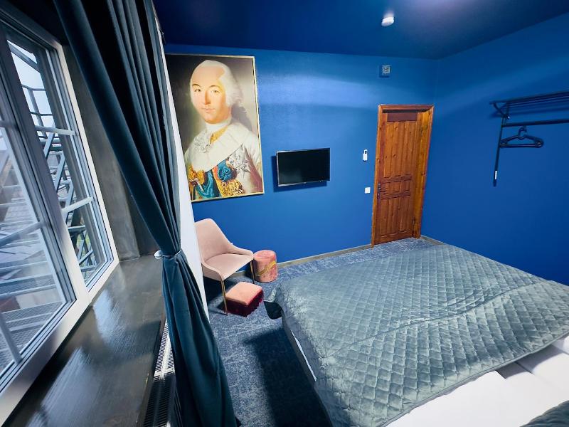 Broken bed hootel - image 18