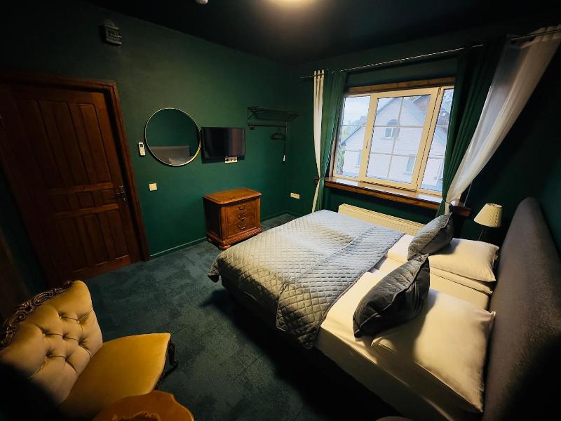 Broken bed hootel - image 19