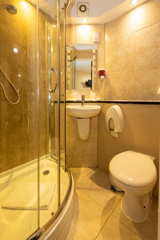 Twin Room image 1