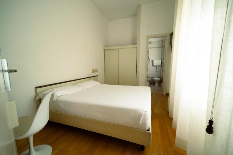 Small Double Room image 3