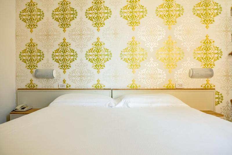Standard Double Room image 4