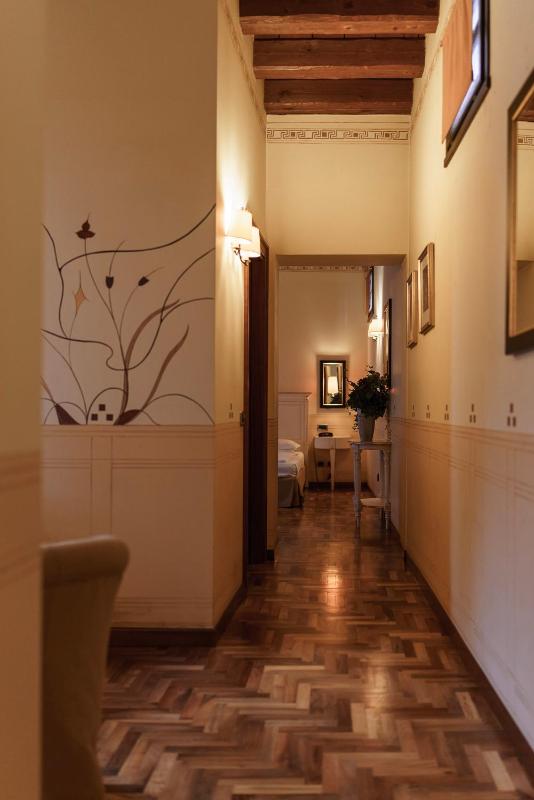 Executive Suite image 4