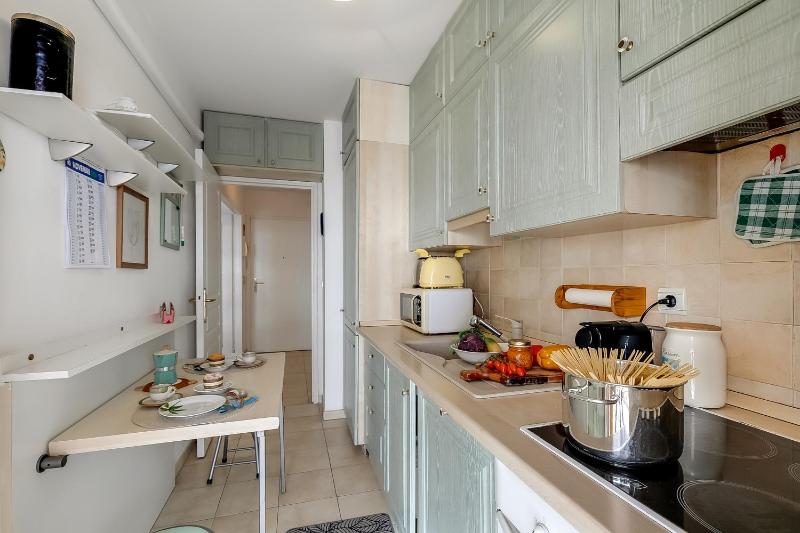 Admiral Plaza Sea View - Happy Rentals - image 12