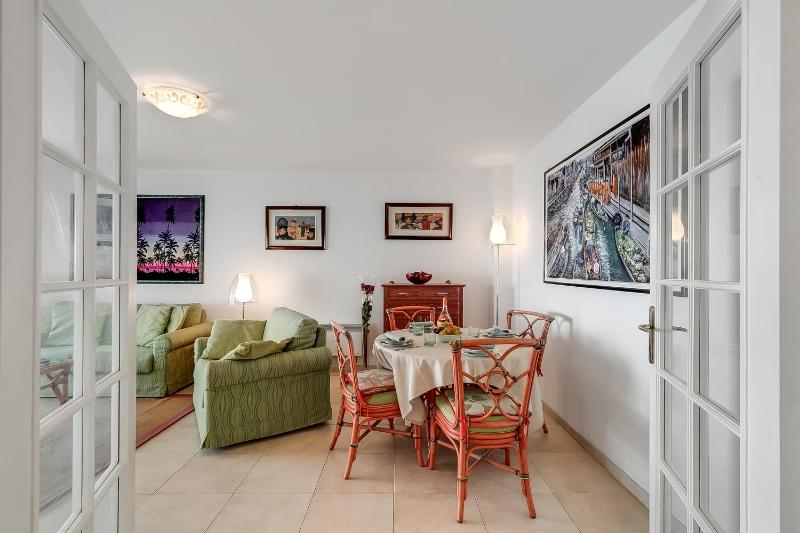 Admiral Plaza Sea View - Happy Rentals - image 6