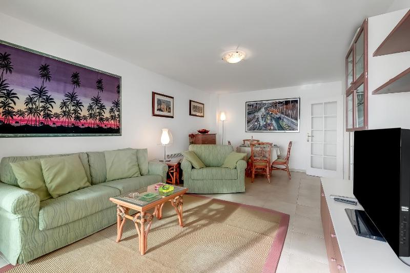 Admiral Plaza Sea View - Happy Rentals - image 9