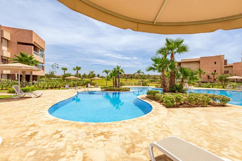 Luxury Garden-Level Apartment with Poolside Serenity - image 1