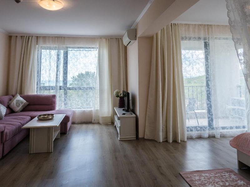 Queen Room with Sea View  image 3