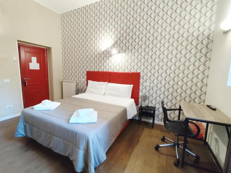 Double Room image 4