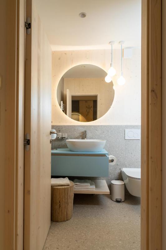 Comfort One-Bedroom Apartment image 2