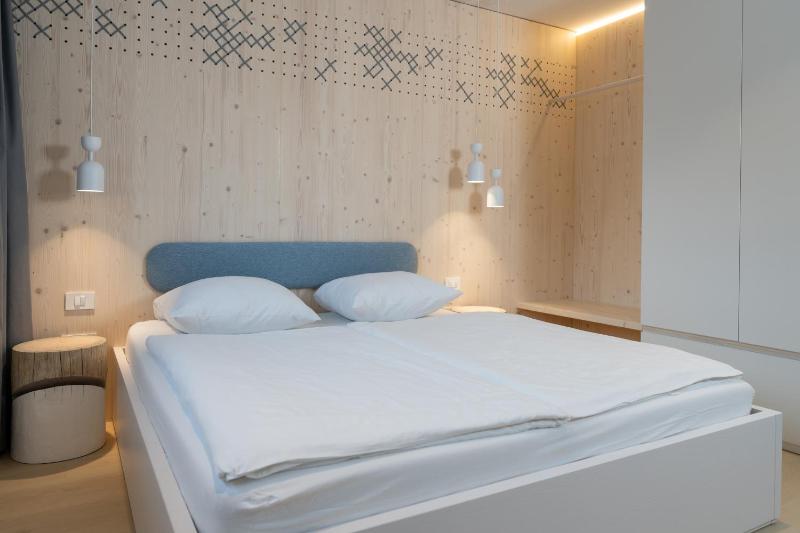 One-Bedroom Apartment image 4