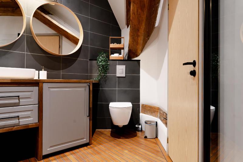 Stunning Three-Level Apartment in Historic Old Town - image 3