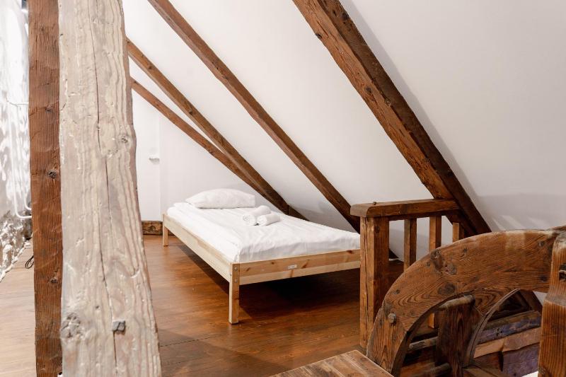 Stunning Three-Level Apartment in Historic Old Town - image 16