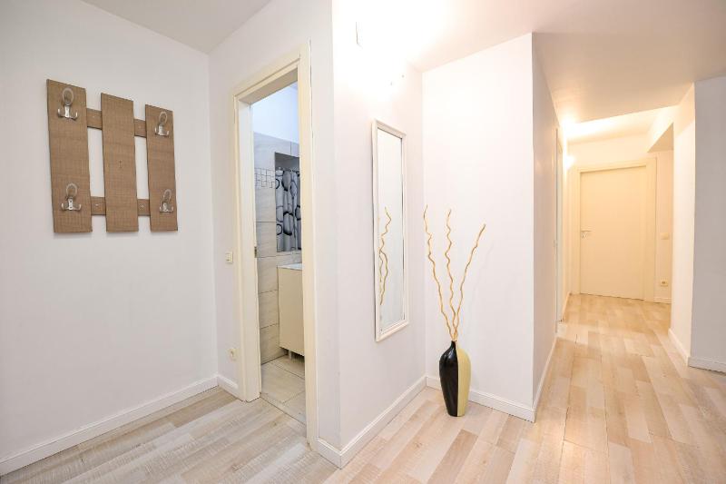 Bucharest City Center Apartment - image 12