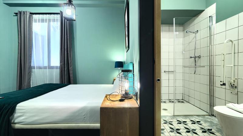 Double Room image 4
