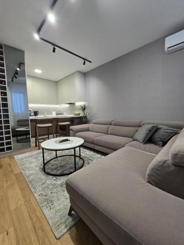 Skyline Apartments Free Parking - image 14