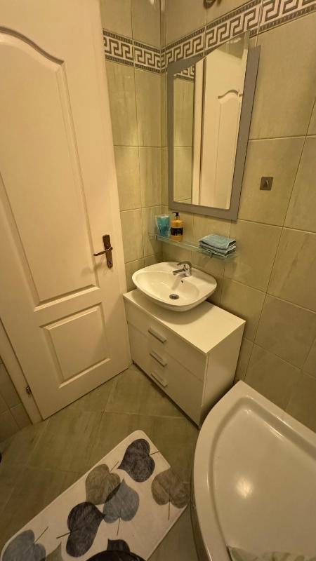 One-Bedroom Apartment image 3
