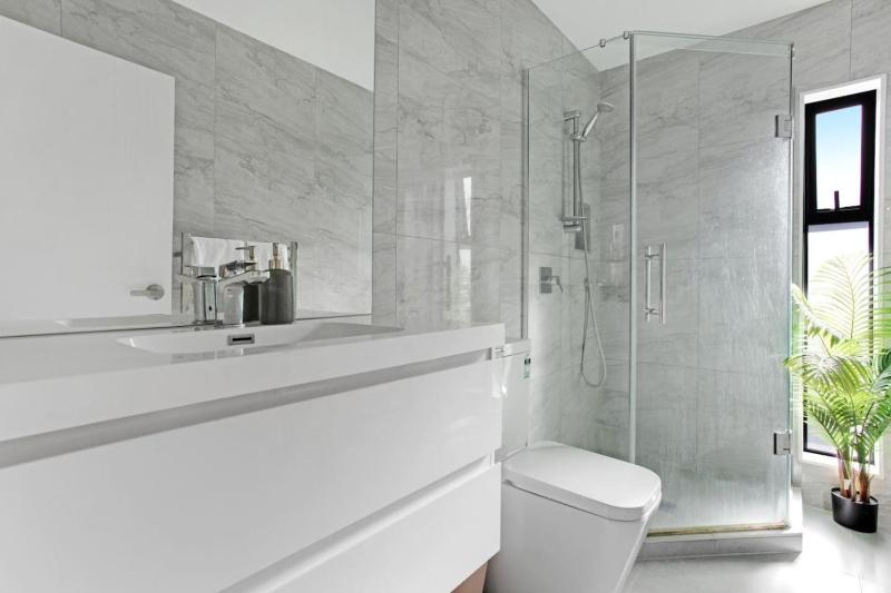 The Base Guest Suite with Wi-Fi and Deck - image 9