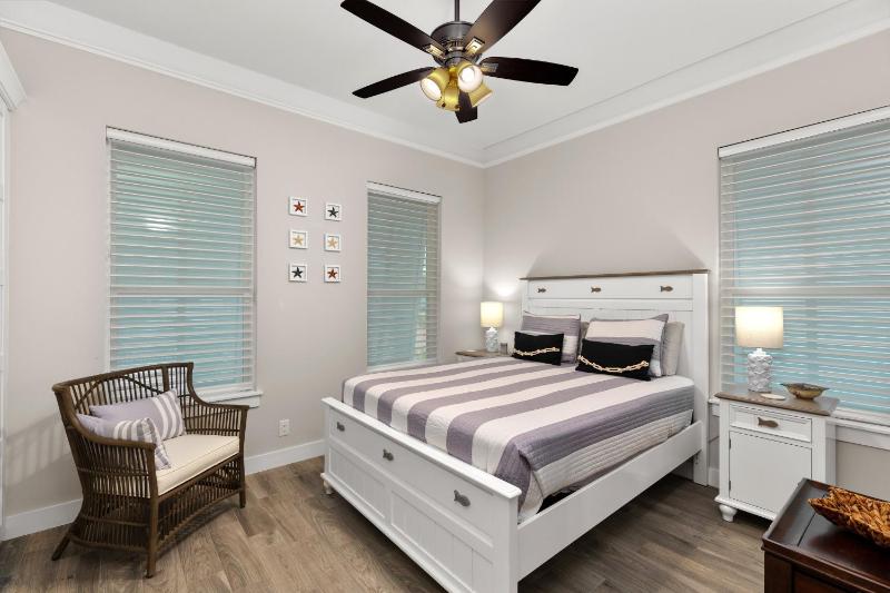 Seabreeze Cottage - Private home at The Shores home - image 29