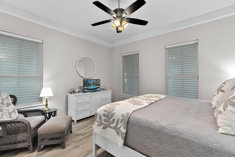 Seabreeze Cottage - Private home at The Shores home - image 13